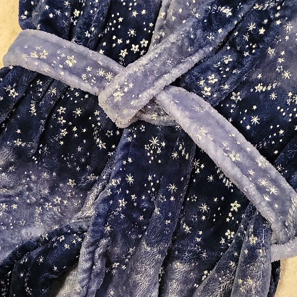 Shrinking violet womens medium robe - Picture 3 of 3